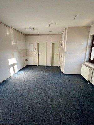 hinterer Raum Raum- offene Küche.jpg