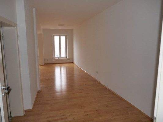 Wohnz. mit Blick auf Max-J.-Pl.