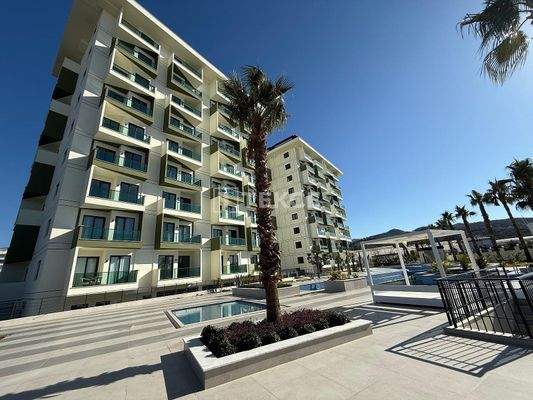 Unique Sea and Pool View Apartment in Demirtaş