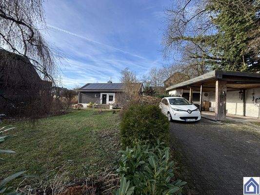 m.  Carport und Stellplatz