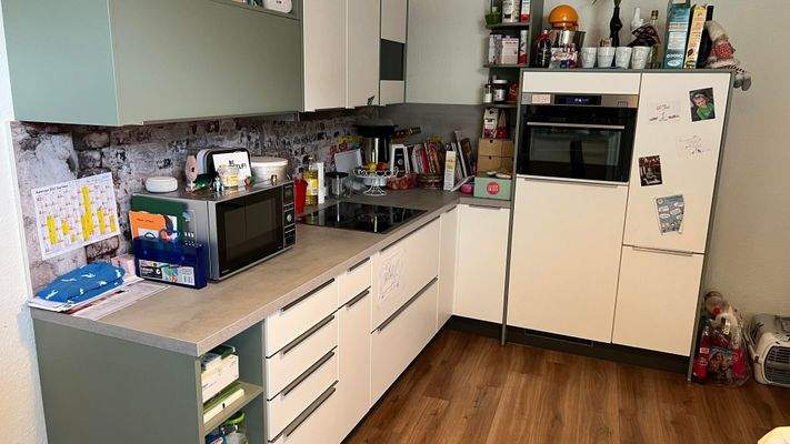 Küche mit Einbauküche