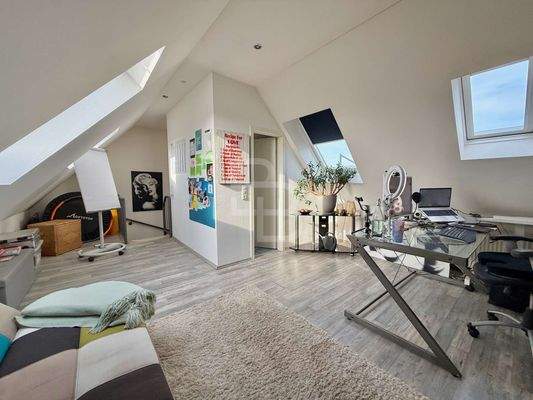 ausgebautes DG mit Duschbad 