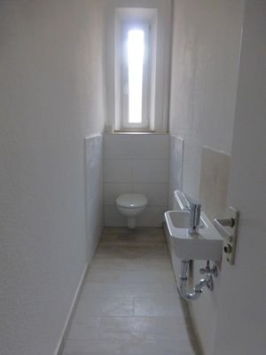 separates WC