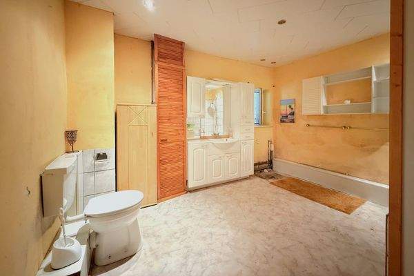 Badezimmer mit Badewanne