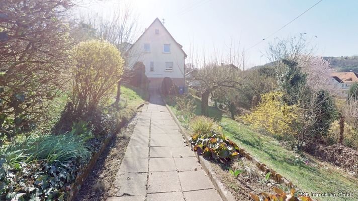 Zuweg zum Wohnhaus