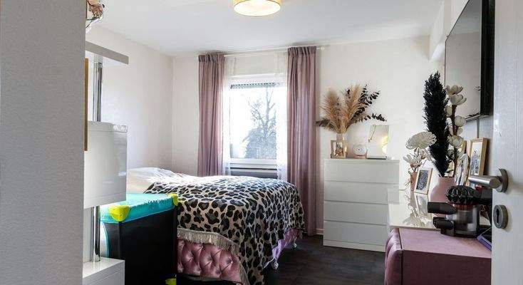 Schlafzimmer mit Balkonzugang