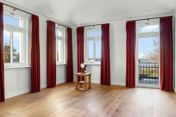 Moderne Bäderstil-Strandvilla in direkter Ostseelage mit eigenem Strandzugang DAHLER Rostock