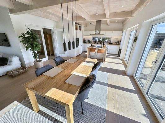 EG Essbereich und Blick auf die Küche