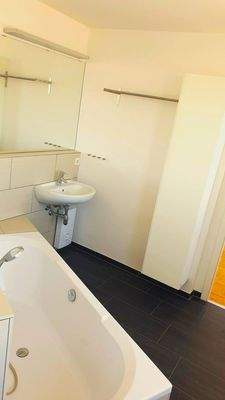 Hauptbad mit Badmöbel