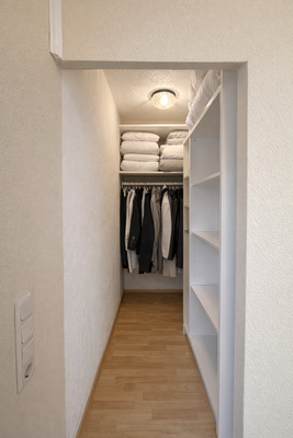 1.OG-Begehbarer Kleiderschrank