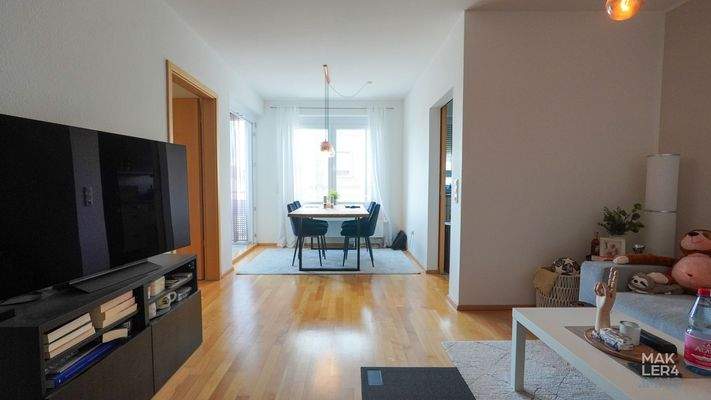 Heller Wohn- &amp; Essbereich