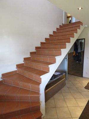 massive Treppe ins OG 