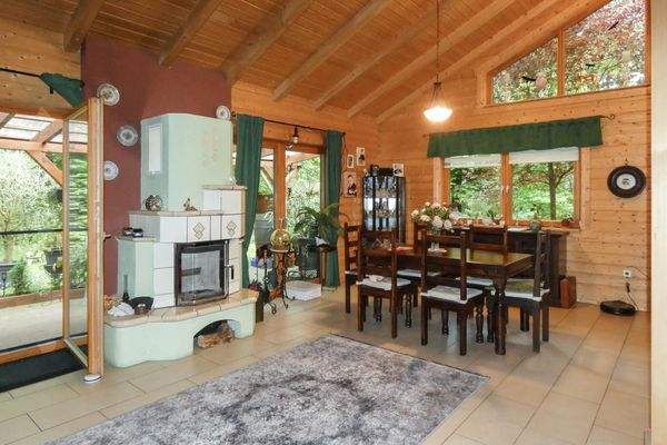 großem Essbereich mit