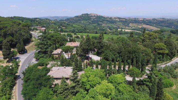 Foto_vista_Podere_Croce_e_Montepulciano_copia.JPG