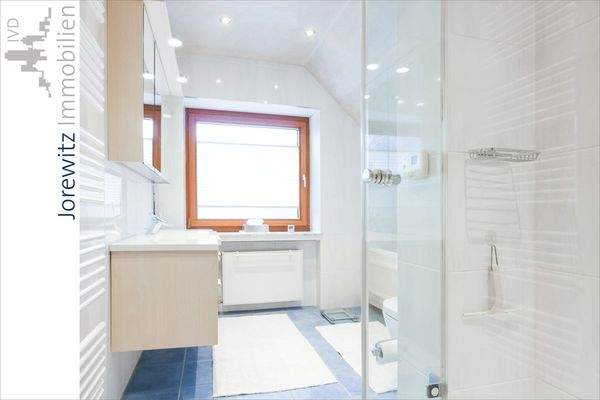 019 - Haus 1 - Bad 1 - Ansicht 1