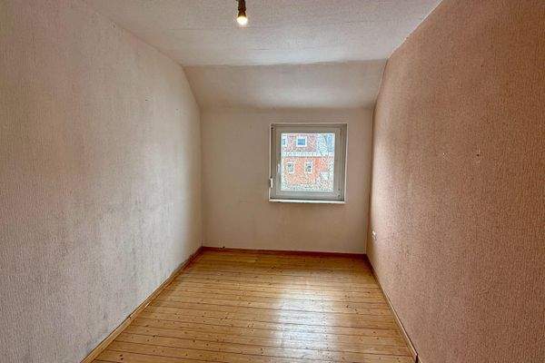 Kinder- oder Arbeitszimmer im Dachgeschoss.