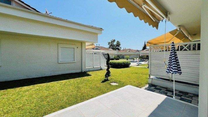 DHH mit Wintergarten ohne Mobiliar