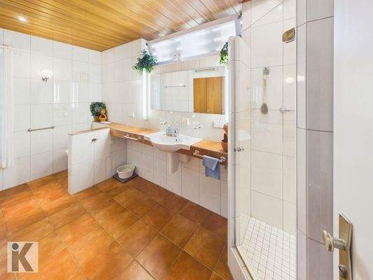 Badezimmer mit Zugang vom Schlafzimmer 1