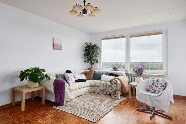 Lütt Immobilien Kiel -Wohnzimmer virtuell gestaged