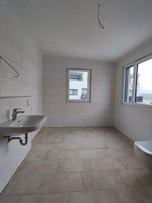 OG Bad, Fliesen wählbar, halbhoch o. raumhoch