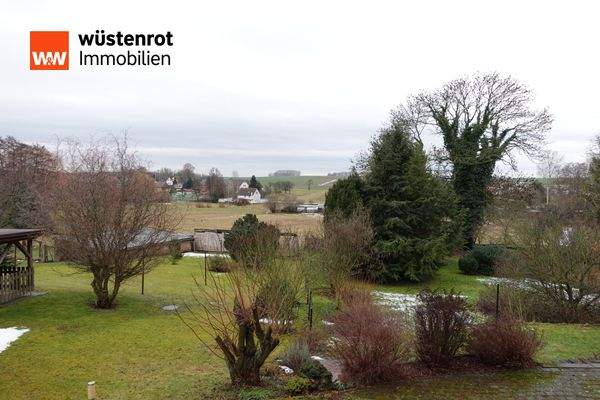 Ausblick in den Garten und Umgebung