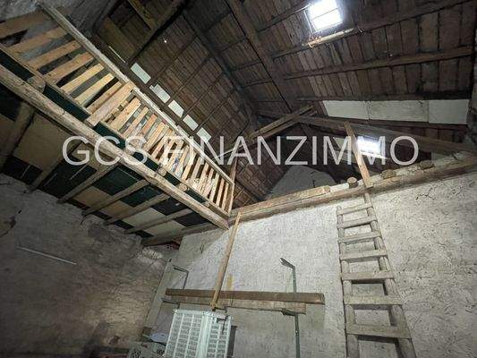 Scheune bis unters Dach