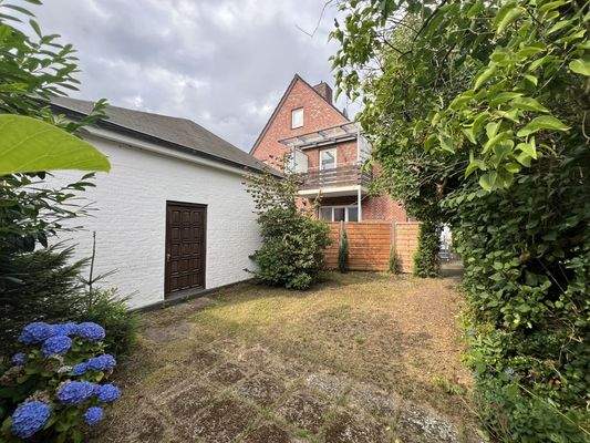 Garten mit Zugang Garage