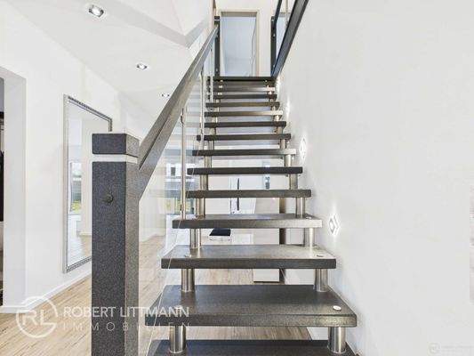 Treppe zum Obergeschoss