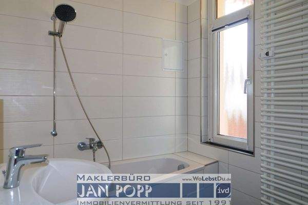 Tageslichtbad mit Wanne 