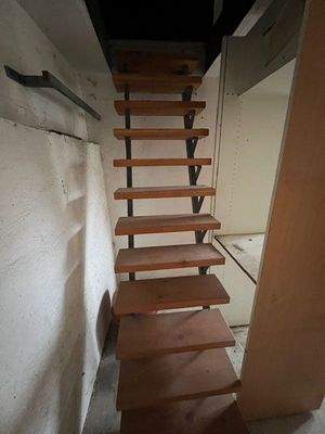 Holzstiege-zum-Dachboden.jpg