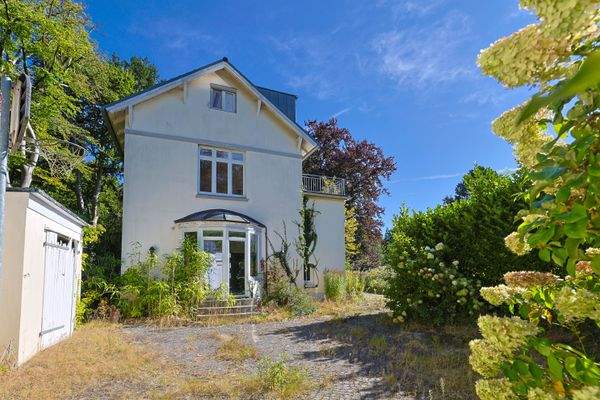 Baugrundstück mit Altbestand 