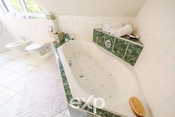 Whirlpool Badezimmer 1. OG