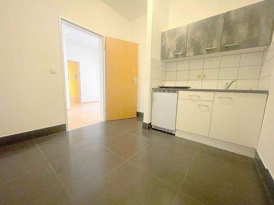 AnKaSa Immobilien GmbH_Maklerempfehlung Leipzig_Lützen_Markkleeberg_Markranstädt_2 Raum Wohnung_1.OG_Innenliegende Küche mit Küchenzeile2
