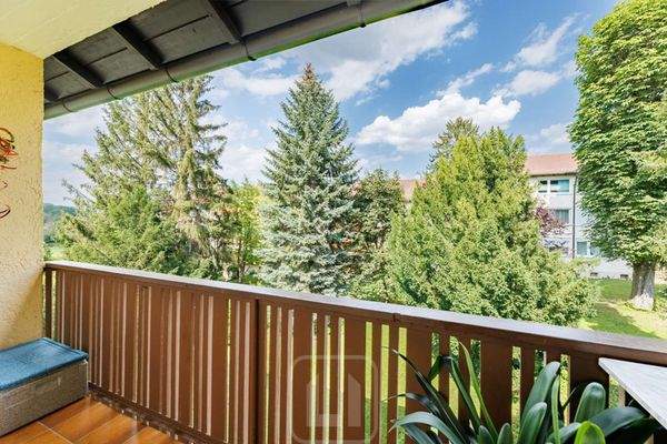 mit Balkon und Bick ins Grüne