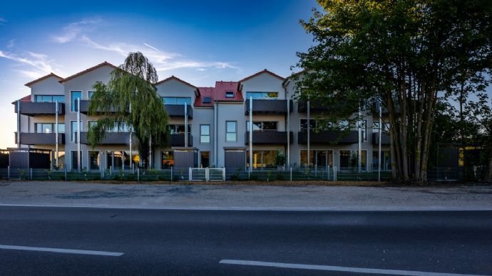 Helle 2 Zimmer NEUBAU Wohnung Garten, Abstellraum, Keller und Stellplatz (WE 2)