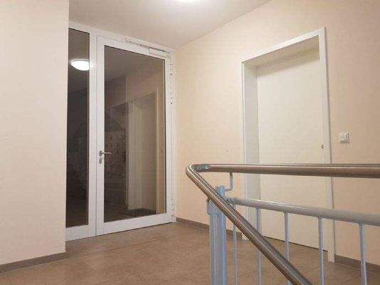 Treppenhaus/ Wohnungseingang