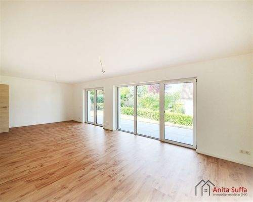 Wohnzimmer mit Gartenblick