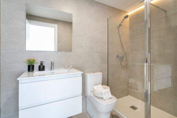 B9-1-Amara-Gran Alacant-bathroom_Oct-2023