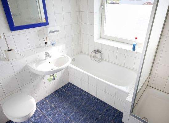 Bad mit Wanne & Dusche