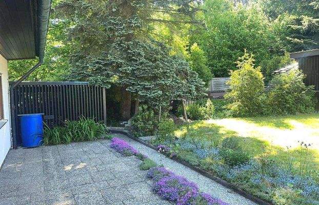 Terrasse und Ostgarten