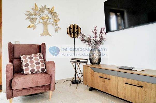 0f194890aa364d93b47b89da901a4e42-original