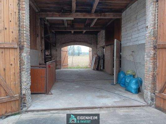 Durchgang zur großen Wiese