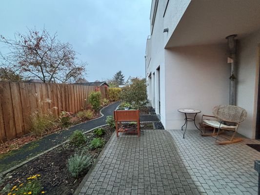 Terrasse mit Gartenanteil