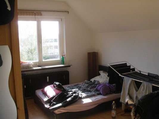 Schlafzimmer (Arbeitszimmer neben dem Wohnzi.)