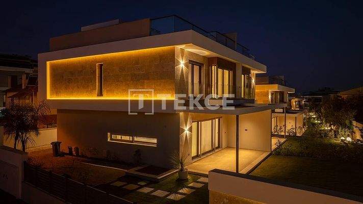 Semi-Detached Villas with Pool in İzmir Urla