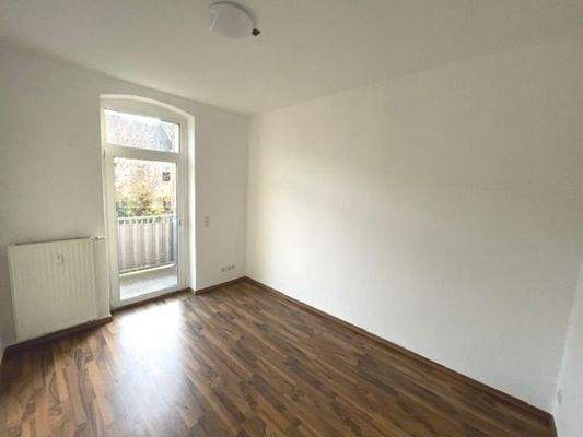 Kinder-/Arbeitszimmer mit Balkon