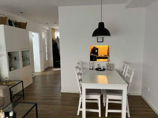 Küche mit Durchreiche!