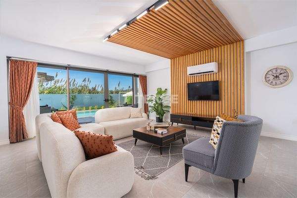 Villa with a Pool and Garden Near Çalış Beach in Fethiye