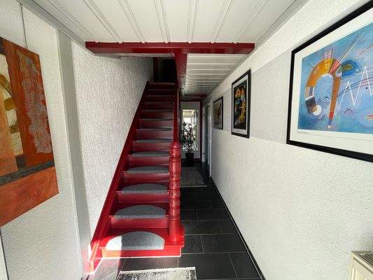 Flur und Treppe (EG)