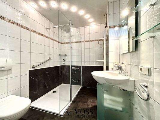 renoviertes Bad mit italienischer Dusche